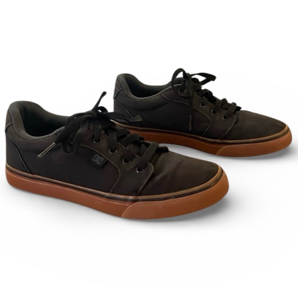 DC Men’s Shoes Anvil Canvas 7.5 Black Brown Skater Sneakers Clean w Some Scuffs